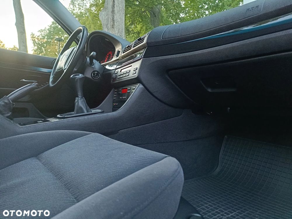BMW Seria 5 - 32