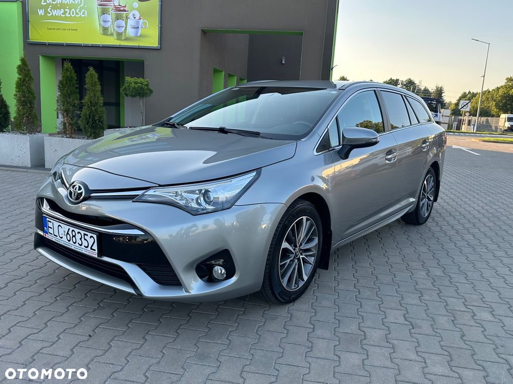 Toyota Avensis Touring Sports 1.8 Comfort - 1