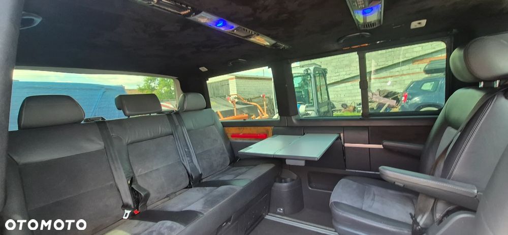 Volkswagen Caravelle - 8