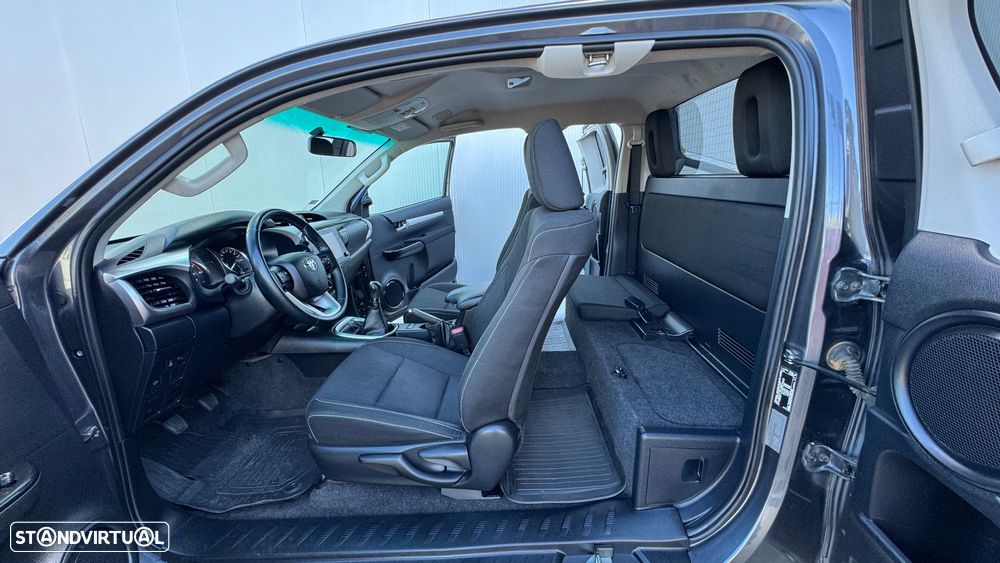 Toyota Hilux 2.4 D-4D 4WD Trial - 2