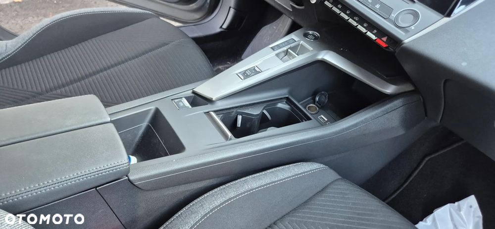 Peugeot 308 1.2 PureTech Allure S&S EAT8 - 26