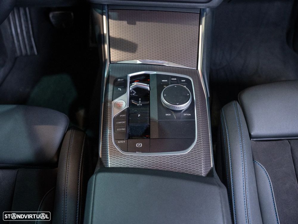 BMW 320 d Pack Desportivo M Auto - 15