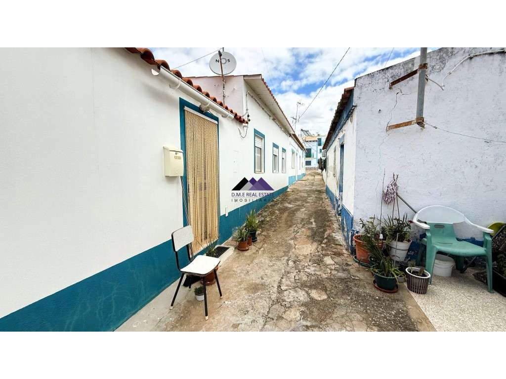 Moradia V3+1 a 600m da Praia - Grande imagem: 2/54