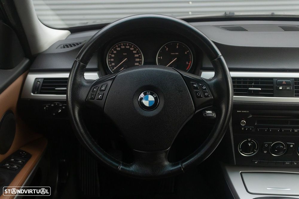 BMW 318 d Touring - 12