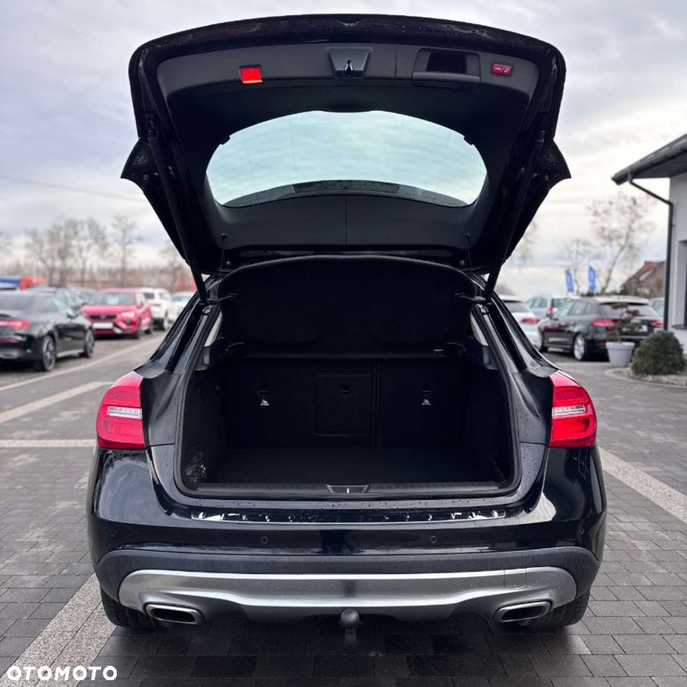 Mercedes-Benz GLA - 11