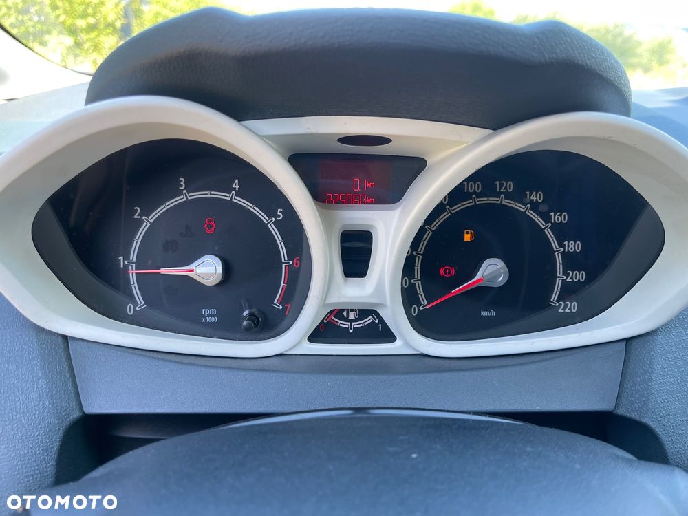 Ford Fiesta - 12
