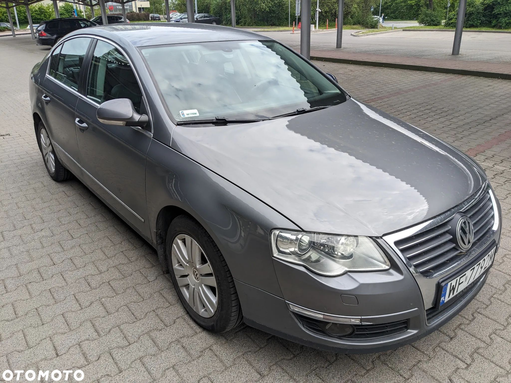 Volkswagen Passat - 1