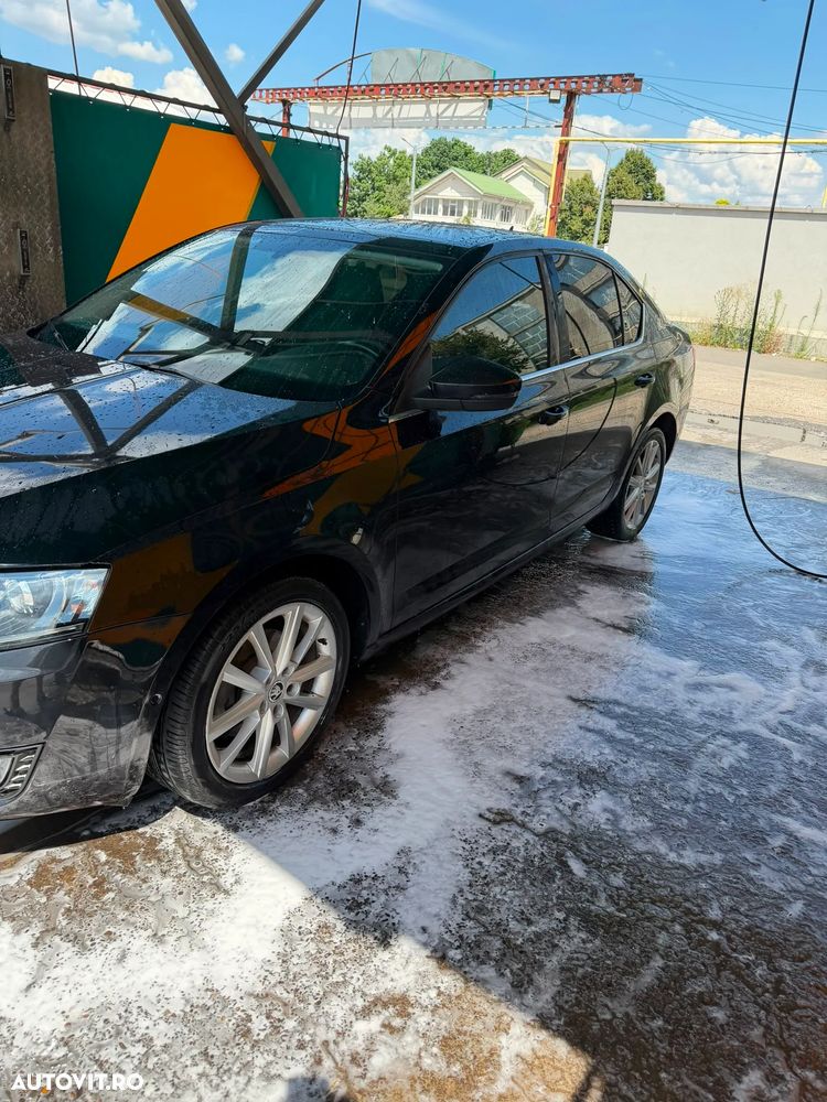Skoda Octavia 2.0 TDI STYLE DSG - 10