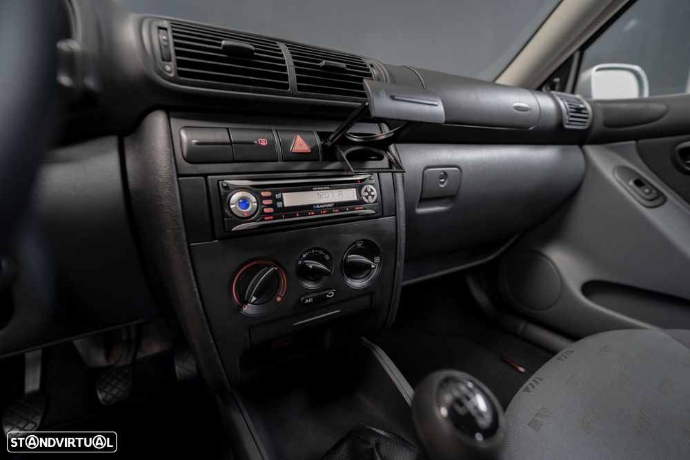 SEAT Leon 1.9 TDI Confort AC+JE - 10
