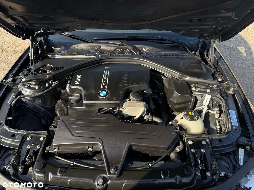 BMW Seria 3 320i xDrive - 13