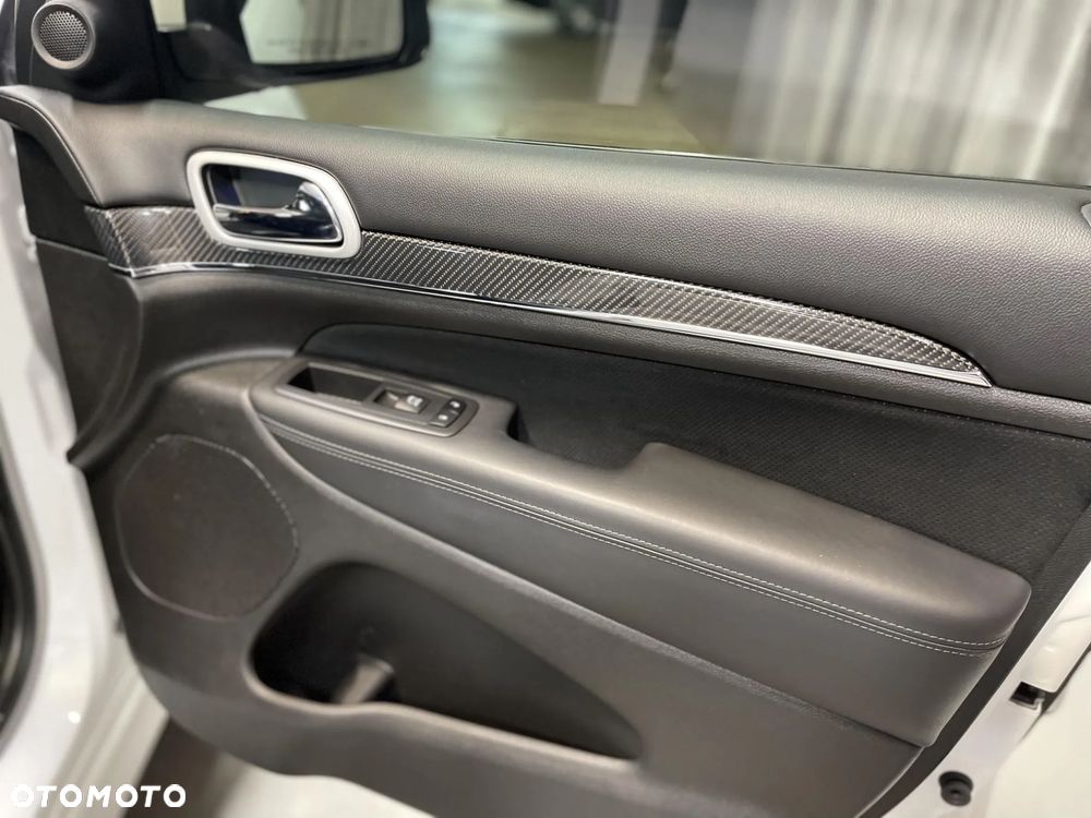 Jeep Grand Cherokee - 15