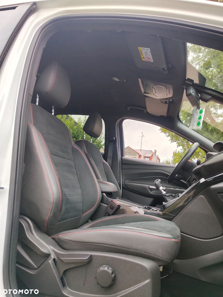 Ford Kuga 1.5 EcoBoost 2x4 ST-Line - 11