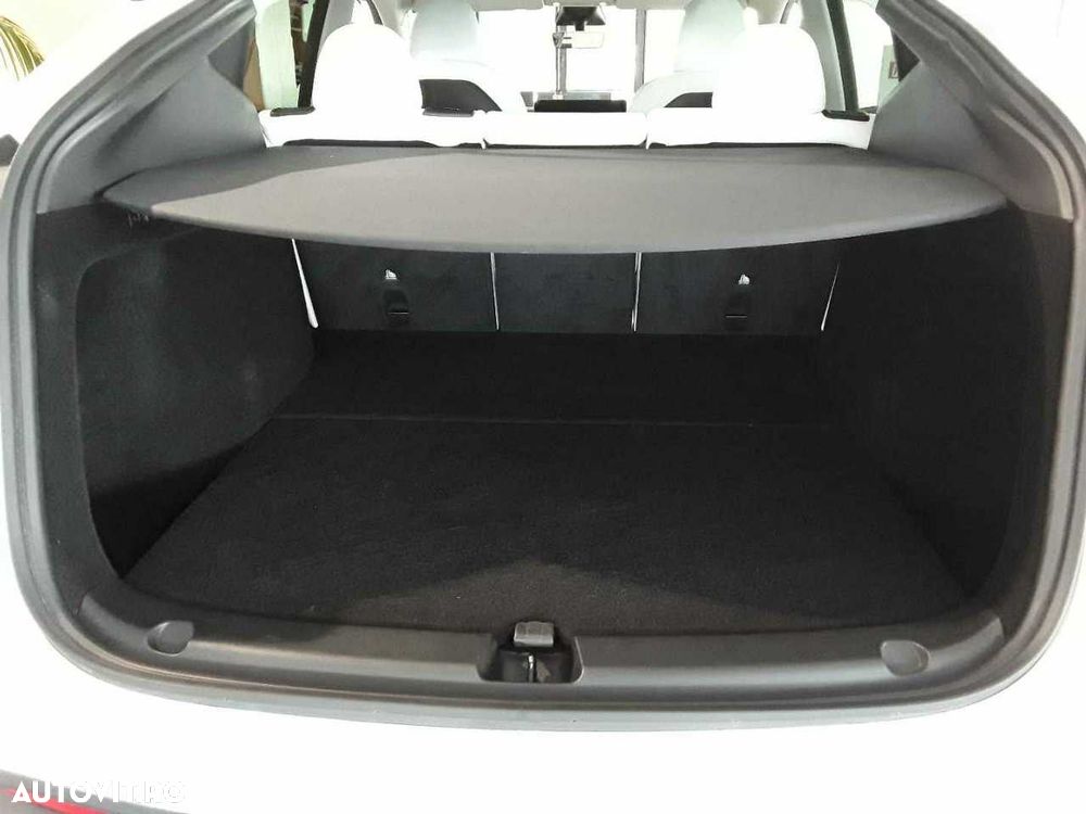 Tesla Model Y Long Range Dual Motor AWD - 9