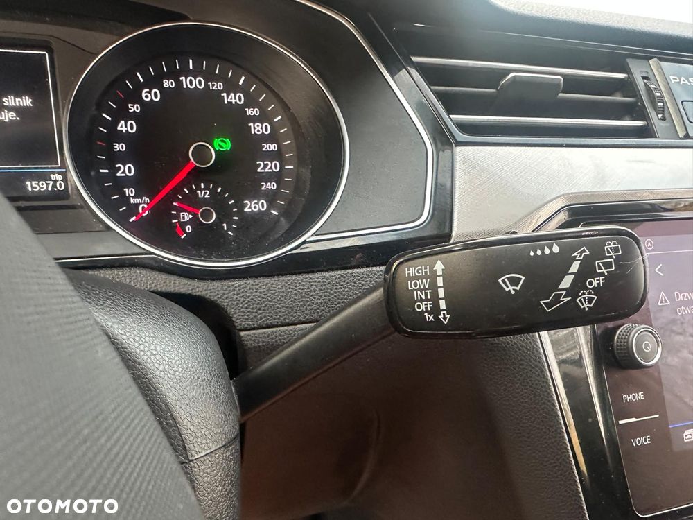Volkswagen Passat Variant 2.0 TDI EVO Elegance DSG - 35