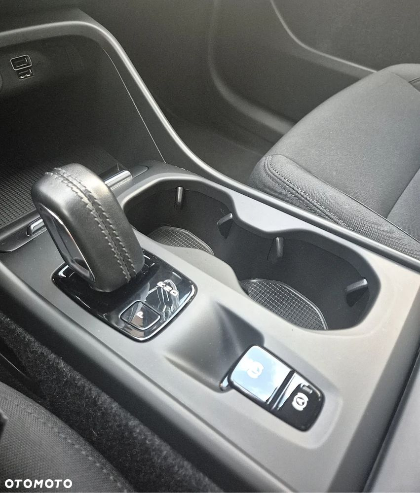 Volvo XC 40 T3 Momentum Pro - 10