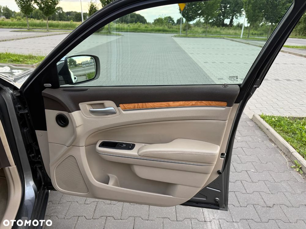 Lancia Thema 3.0CRD Executive - 10