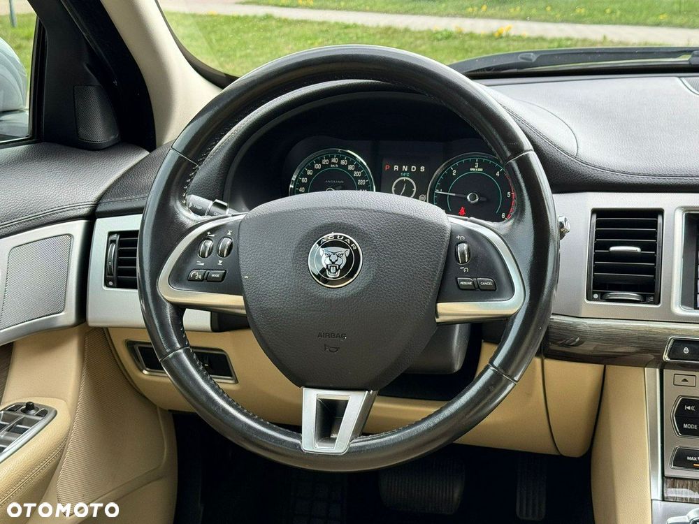 Jaguar XF 2.2 D Luxury - 22