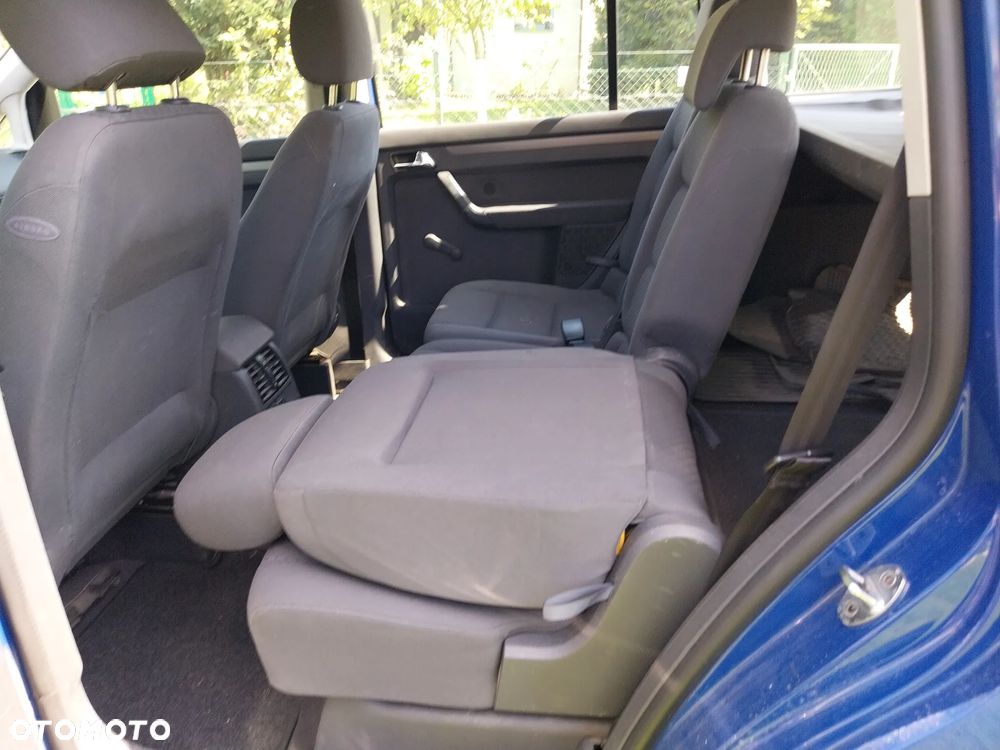Volkswagen Touran - 22