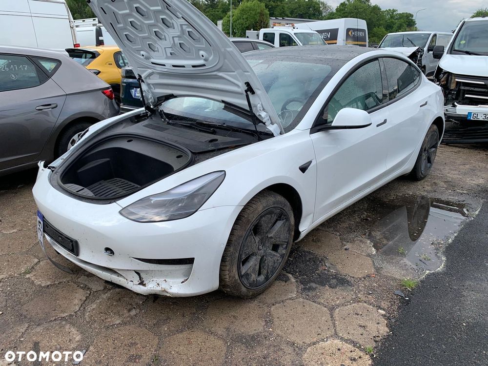 Tesla Model 3 - 8