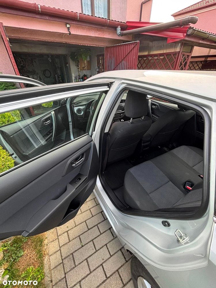 Toyota Auris 1.4 D-4D - 12