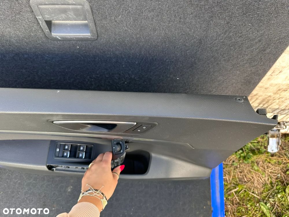 Tapicerka, boczek drzwi lewy przód Seat Ateca - 9