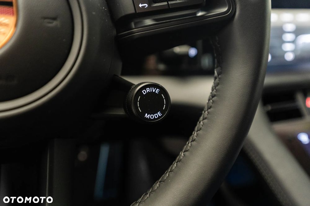 Porsche Taycan 105kWh Black Edition - 18