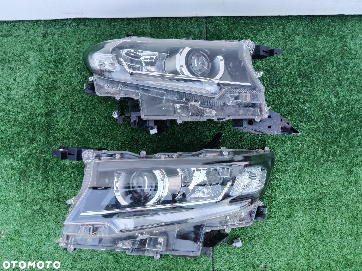 FULL LED PRAWA LAMPA TOYOTA LAND CRUISER 150 - 2