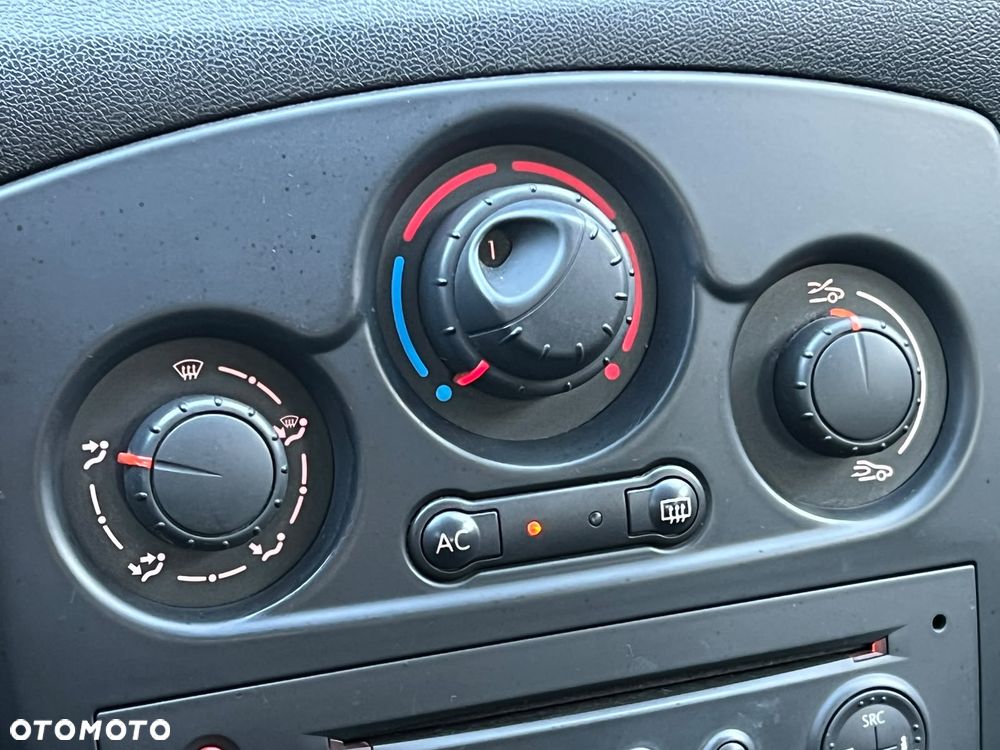 Renault Clio 1.4 Arctica - 23