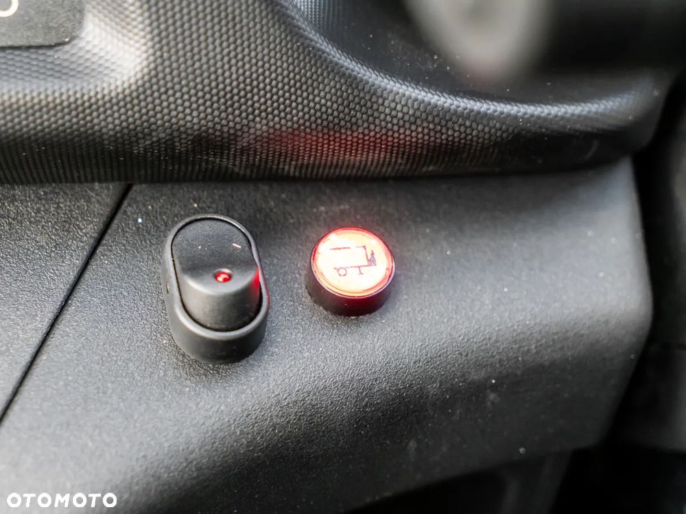 Iveco Daily 35S16H 3.0 kontener z windą - 18