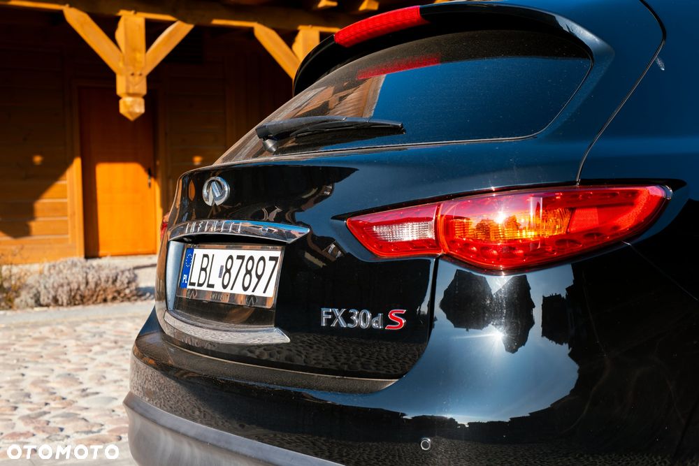 Infiniti FX FX30d S - 8