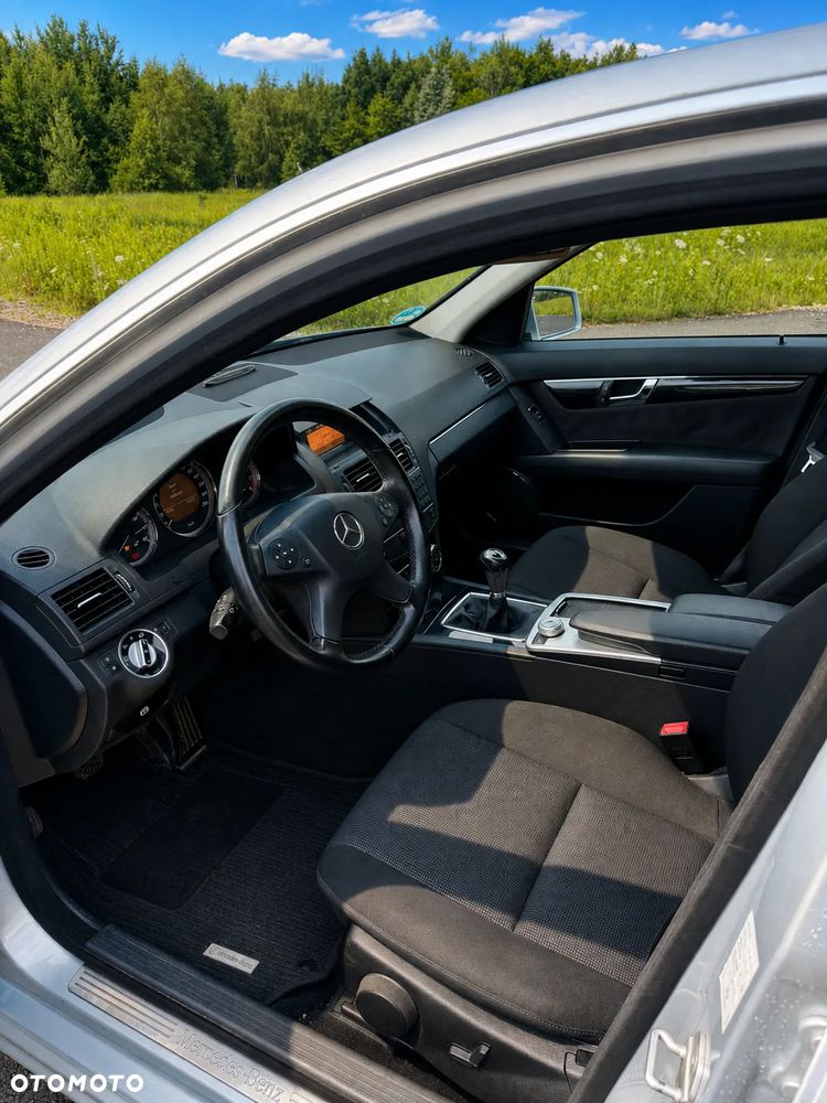Mercedes-Benz Klasa C 180 CGI BlueEff Classic - 14
