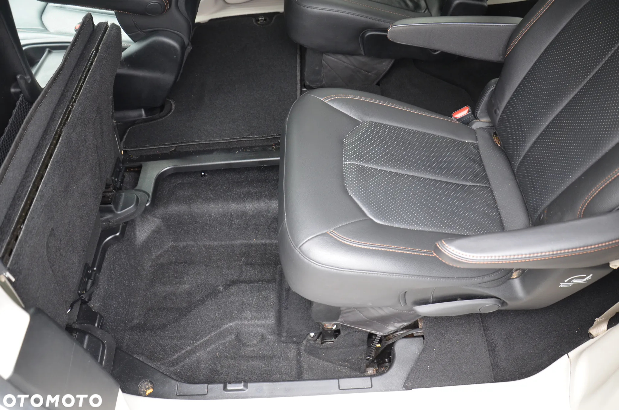 Chrysler Pacifica - 27