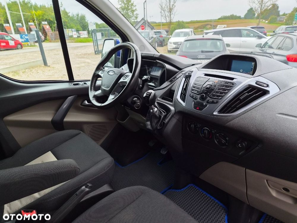 Ford Tourneo Custom - 30