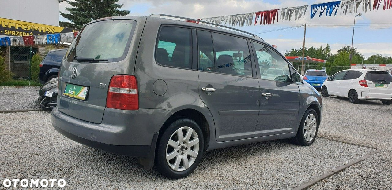Volkswagen Touran - 14