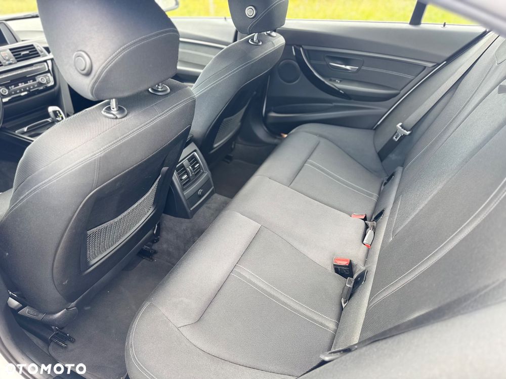 BMW Seria 3 320d Edition M Sport Shadow - 11