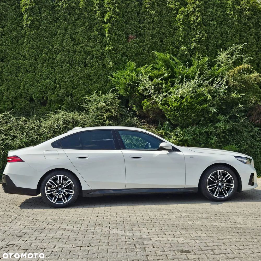 BMW Seria 5 520i mHEV - 10