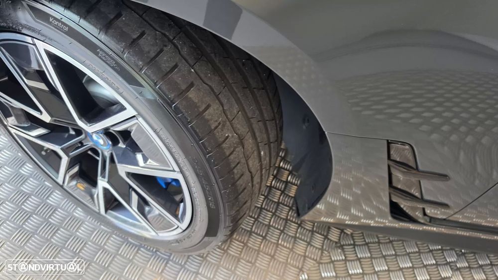 BMW i4 eDrive40 Pack Desportivo M - 33