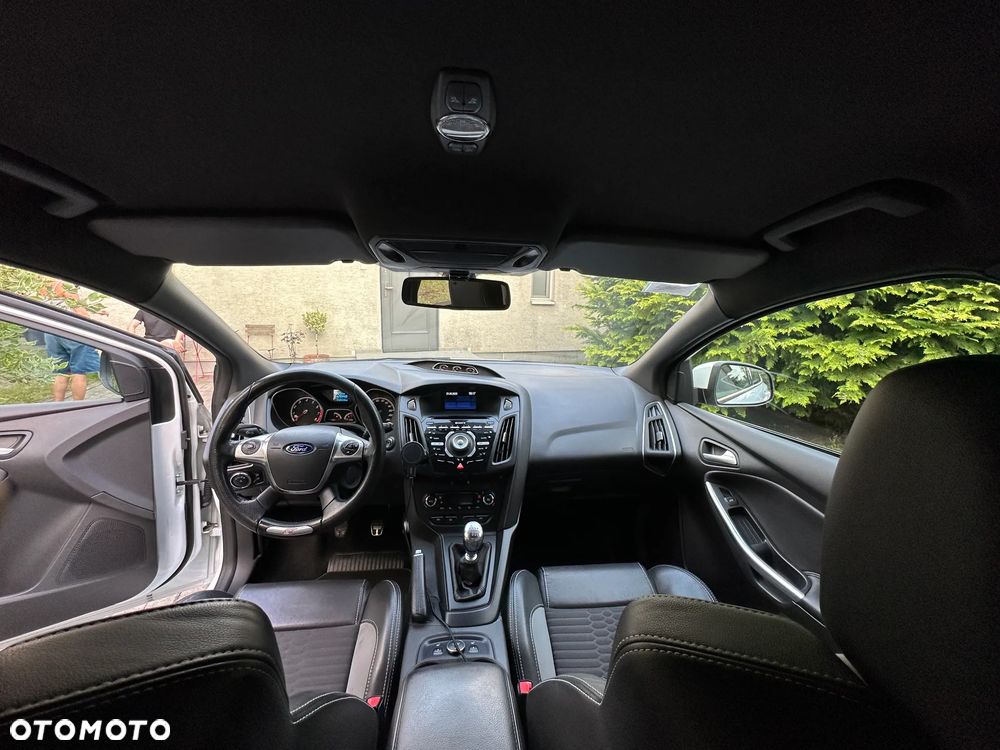 Ford Focus 2.0 EcoBoost ST - 8