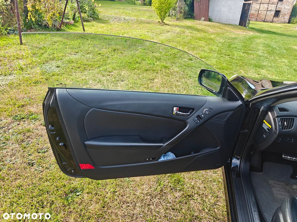 Hyundai Genesis Coupe 3.8 V6 Automatik - 12