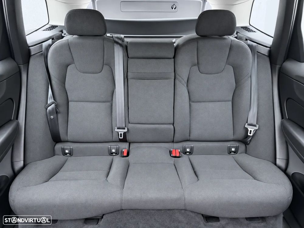 Volvo XC 60 2.0 B4 Momentum - 42