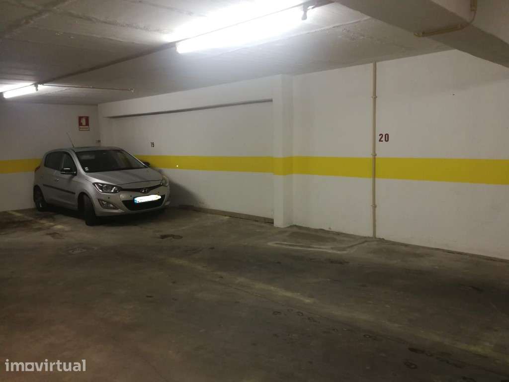 Lugar de Garagem para Arrendamento | Laranjeiras - Lisboa - Grande imagem: 2/8