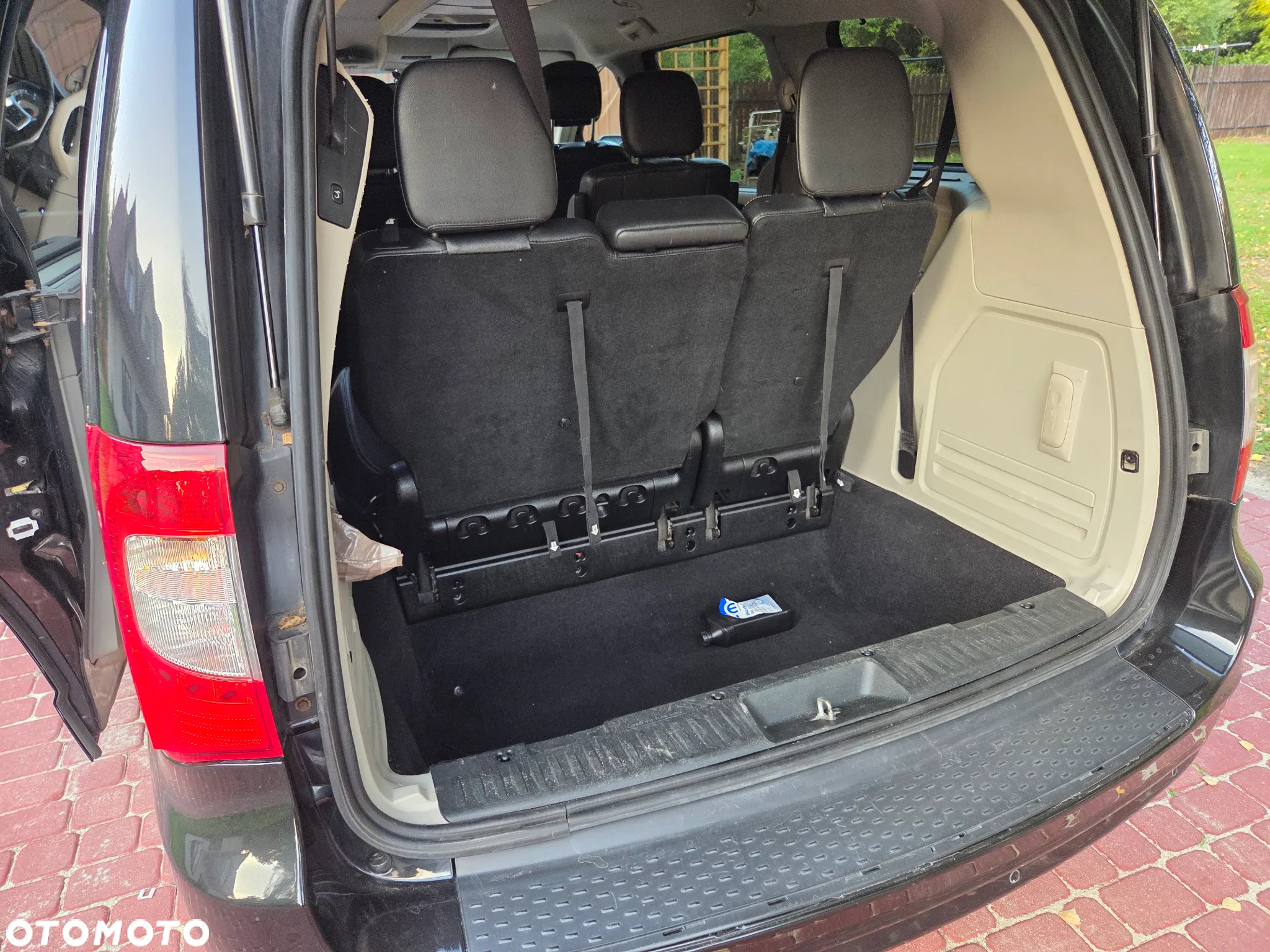 Chrysler Town & Country 3.6 Limited - 17