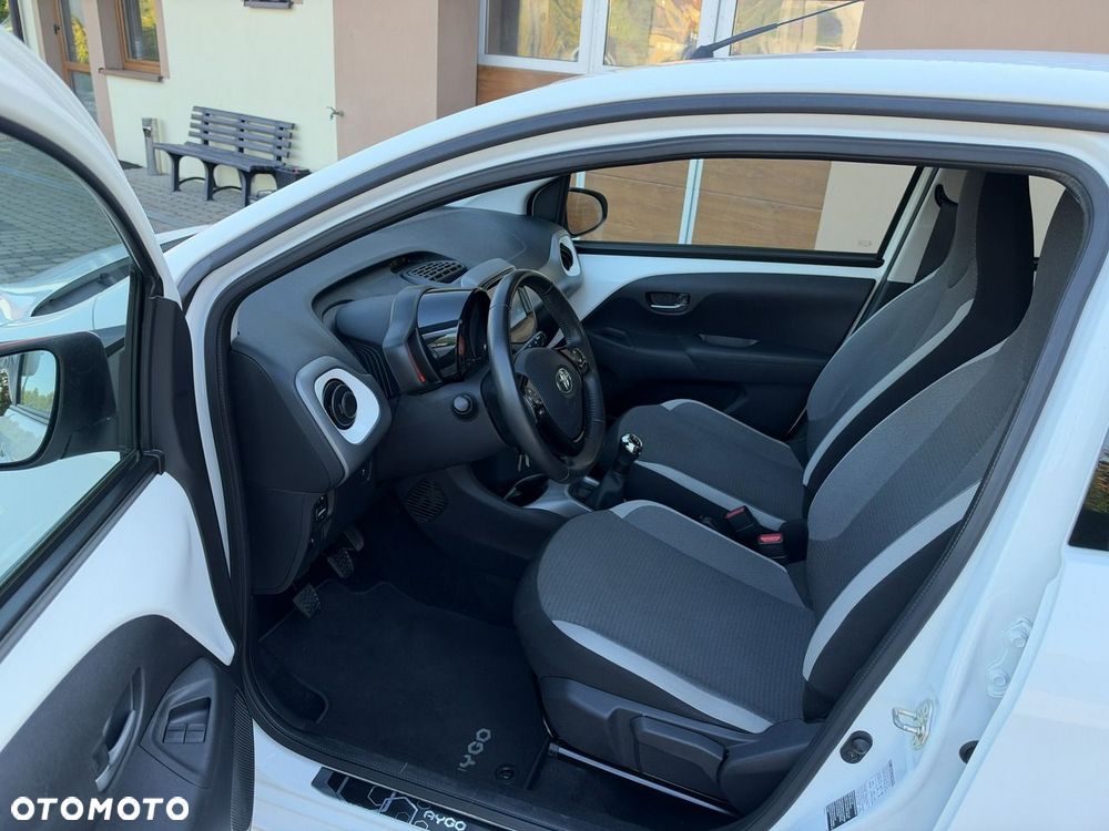 Toyota Aygo x-play - 21