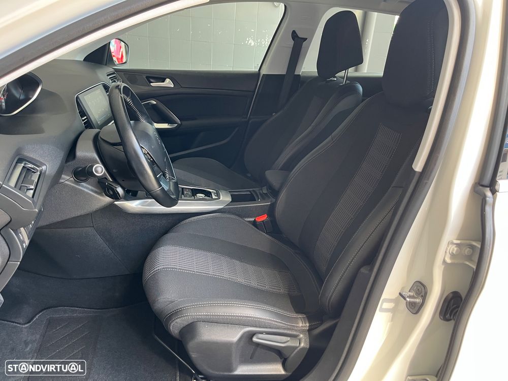 Peugeot 308 PureTech 130 GPF EAT8 Stop & Start Allure Pack - 8