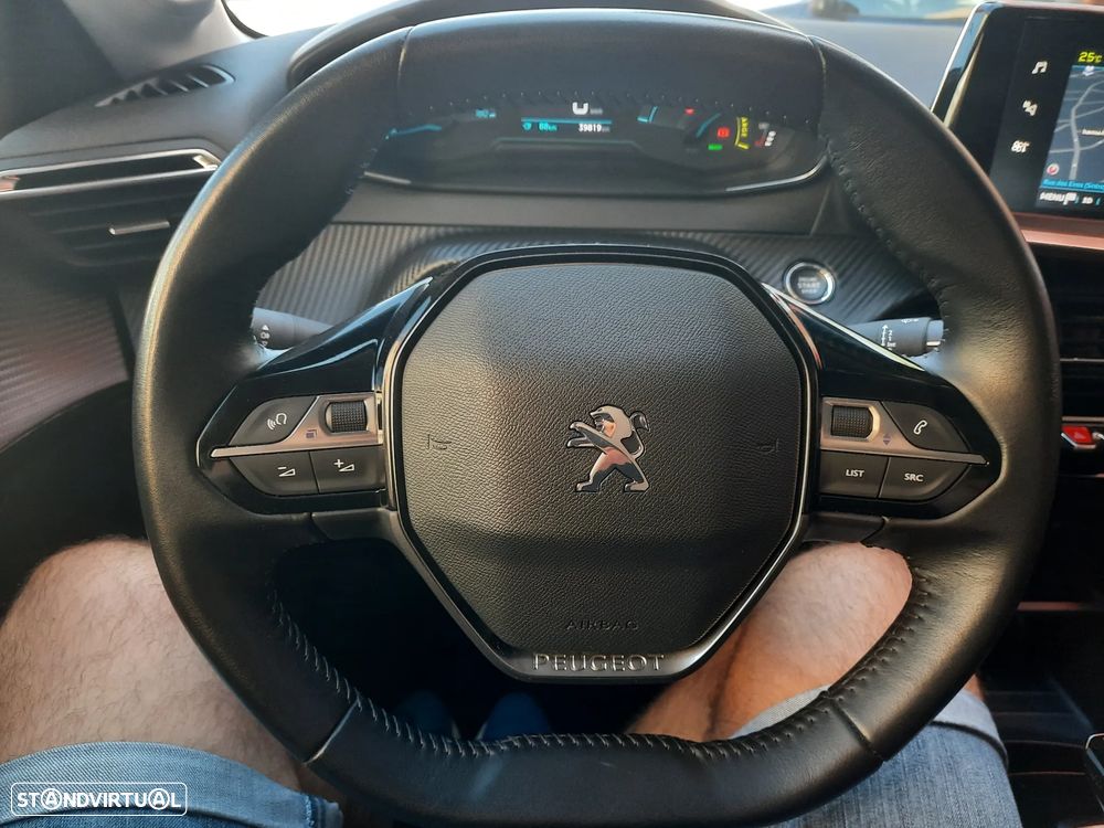Peugeot e-208 Active — fotografia 8