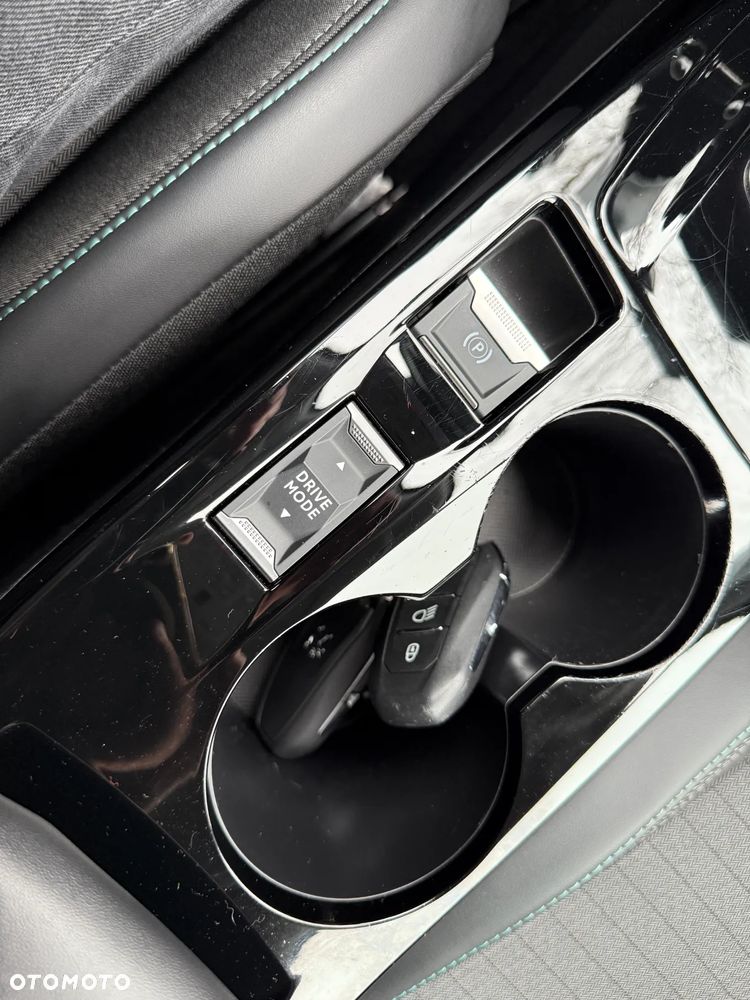 Peugeot 2008 1.2 PureTech Allure S&S EAT8 - 31