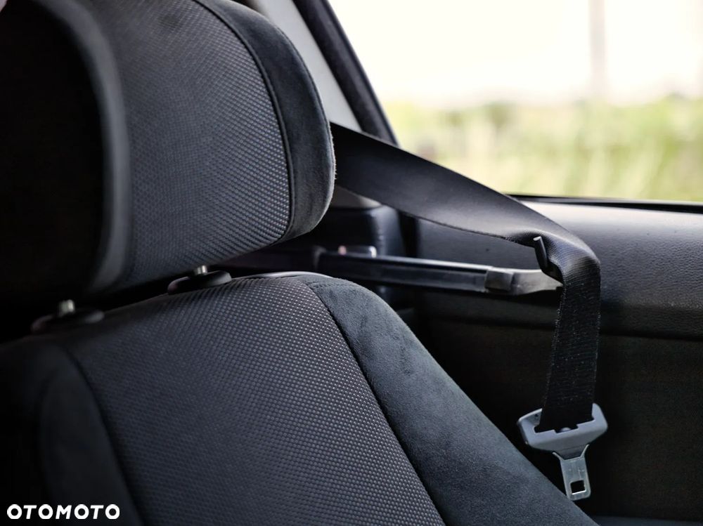 BMW Seria 3 320i - 25
