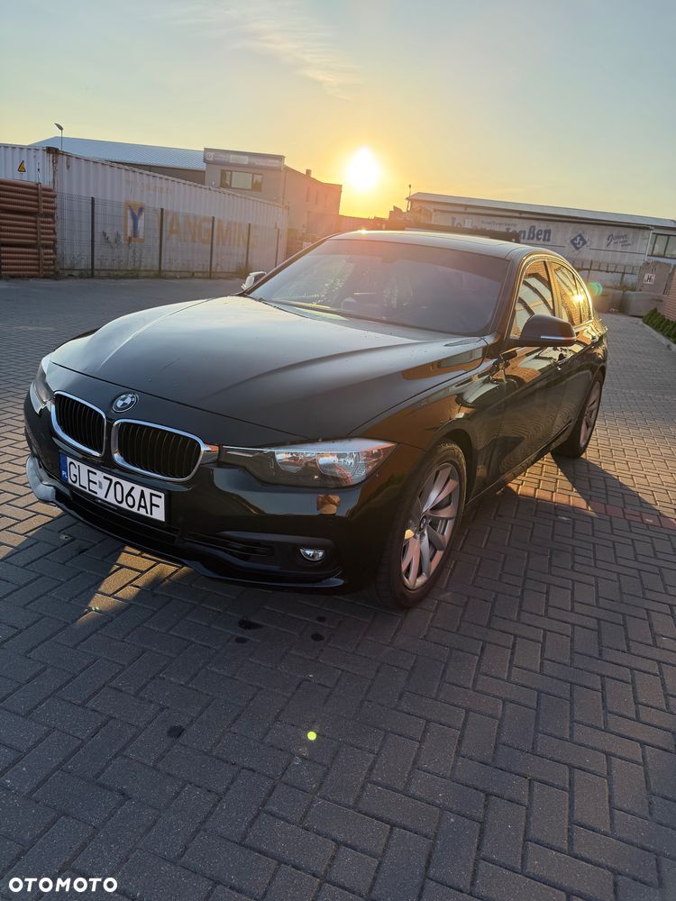BMW Seria 3 320i xDrive Sport Line - 2