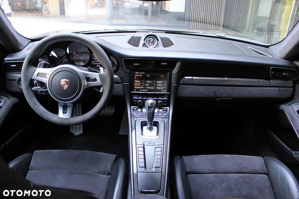 Porsche 911 Carrera GTS PDK - 24