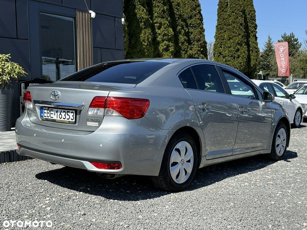 Toyota Avensis 1.8 Premium - 8